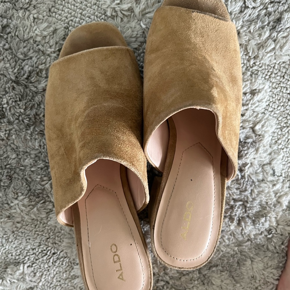 Tan mules